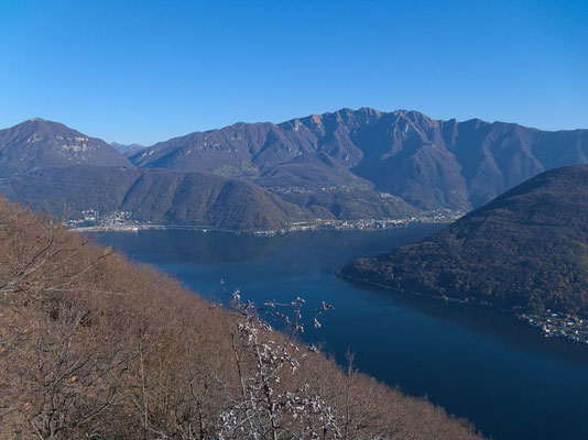 Blick Richtung Bissone, Maroggia und Monte Generoso