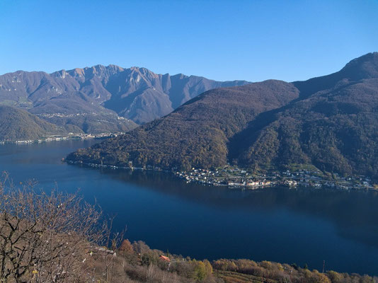 Blick nach Brusino Arsizio, zum Monte Generoso und zum Monte San Giorgio