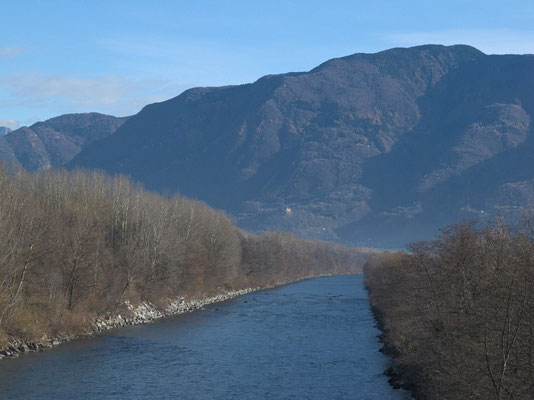 Ticino: Blick von der Brücke bei Gudo nach Nordosten (Richtung Bellinzona)