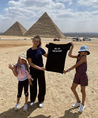 30/04/23 - Pyramide de Khéops à Gizeh (Egypte) - Rym, Assia et Farah