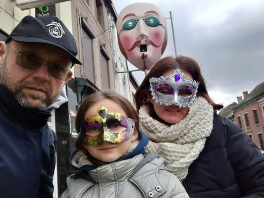 20/02/23 - Carnaval de Binche (Belgique) - Dorothée, Jérémy et Julia