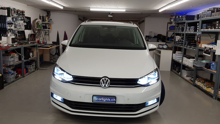 VW TOURAN 2017 LED UMBAU -ABBLENDLICHT H7 Philips LED -FERNLICHT H7 Philips LED -NEBELICHT H11 LED  -Stand-Tagfahrlicht W21W LED -Innenraumset LED Rückfahrlicht W16W LED www.carlights.ch