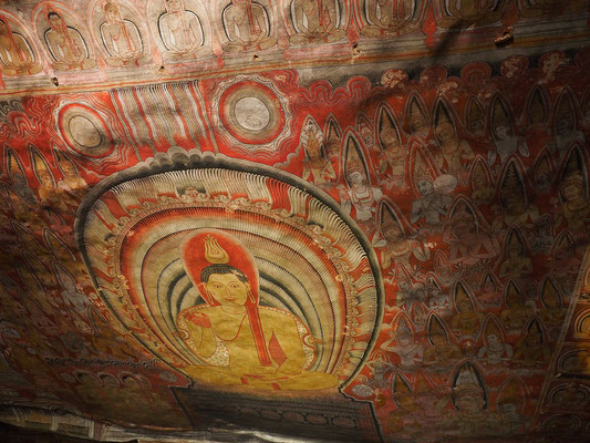 ダンブッラの石窟寺院　壁画　写真撮影：前尾津也子