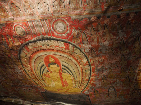 ダンブッラの石窟寺院 壁画 写真撮影:前尾津也子