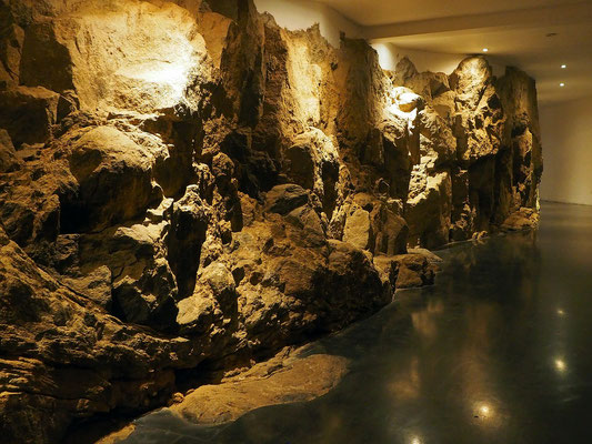 ヘリタンス・カンダラマホテルの岩の廊下　写真撮影：前尾津也子