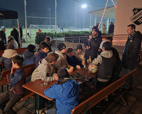 die Jugendteams wurden zum Essen eingeladen