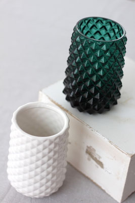 Waffelvase in Grün oder Weiß für Tischdekoration