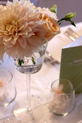 Stielglas Pokalvase für elegante Tischdekoration Hochzeit und Event