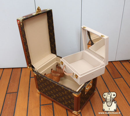 Vanity boite a flacon Louis Vuitton vintage a vendre 