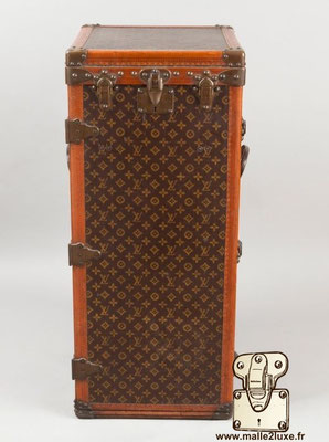 Louis Vuitton office trunk record price vintage trunk perfect condition drouot auction room