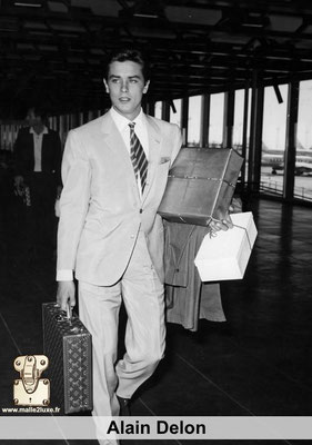 Alain delon aime les malles louis vuitton