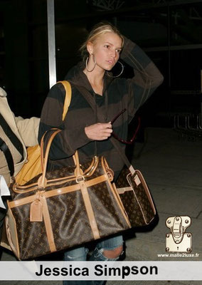 Jessica simpson aime les malles louis vuitton