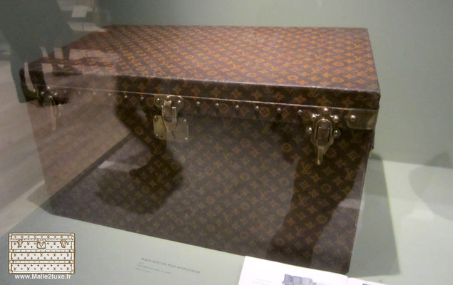 Museum trunk Vuitton Stamm