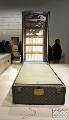 musée du bagage louis vuitton trunk malle