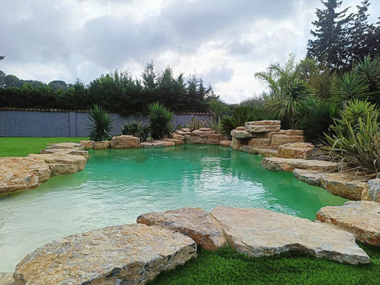 piscine lagon et rochers