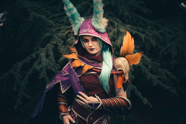 Xayah, Legue of Legends (Concept Art) Cosplay: Krystl Cosplay Photo: EosAndy