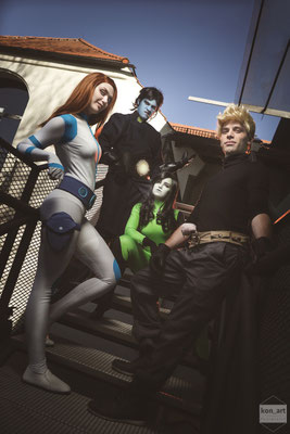 Kim, Kim Possible Cosplay Kim: Krystl Cosplay Shego: Hummel Cosplay Ron: Kopako Art Drakken: Robostar Cosplay Photo:  Kon_Art