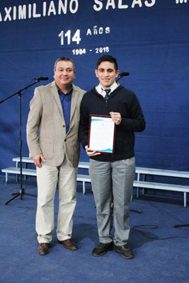 Sr. Juan bermúdez y alumno de academia de Basquetbol