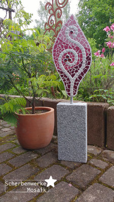 Mosaik-Stele auf Granit rosa/weiß
