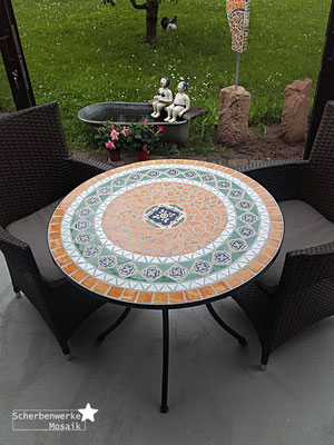  Mosaik-Tisch ( Durchmesser 80 cm) mit handbemalten mexikanischen Fliesen