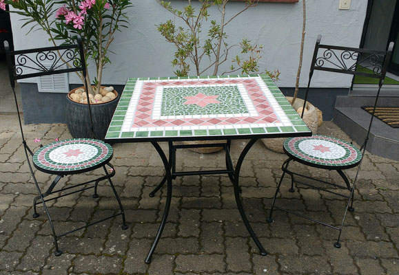 Mosaiktisch mit Stühlen 80cm x 80cm