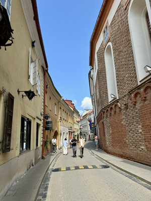 Die Stolperbarriere markiert den Anfang des jüdischen Viertels in Vilnius.