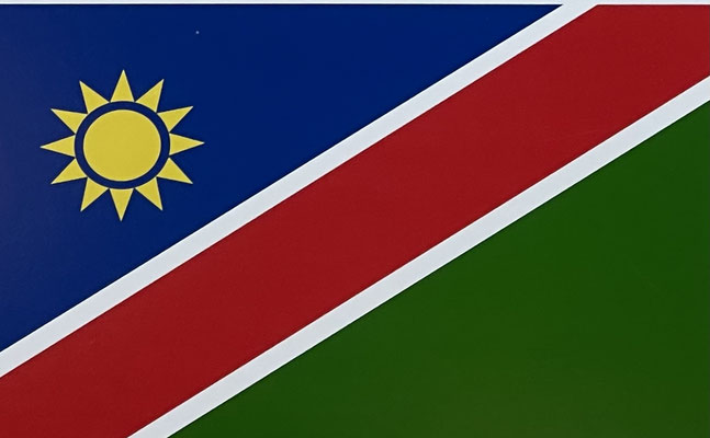 Namibia, früher Deutsch-Südwest, ist ein Staat, der maßgeblich durch die Wüsten Namib im Westen, Etosha im Norden und die große Kalahari geprägt ist. Mit 820.000 qkm ist Namibia so groß wie Frankreich und Deutschland bei gerade mal 2,5 Mio. Einwohnern.