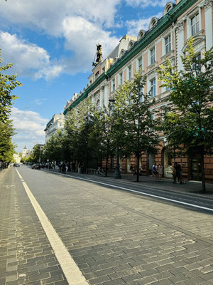 Die Hauptstadt Vilnius ist eine sehr hübsche Stadt mit junger Bevölkerung und extrem hoher Kneipendichte.
