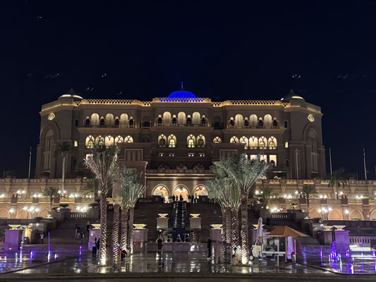 Emirates Palace Mandarin Oriental - das erstaunliche Palasthotel strahlt in unvergleichlicher Pracht mit der Würde eines 6*-Hotels.