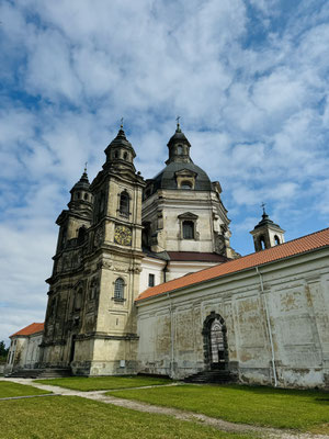 Aufgrund seiner wechselvollen Geschichte wurde das Kloster in die Liste der Weltkulturerbe der UNESCO aufgenommen. Heute ist das ehemalige Pilgerhaus zum Hotel umfunktioniert, in dem man in den Zimmern etwas von dem Flair pilgernder Mönche spüren kann.