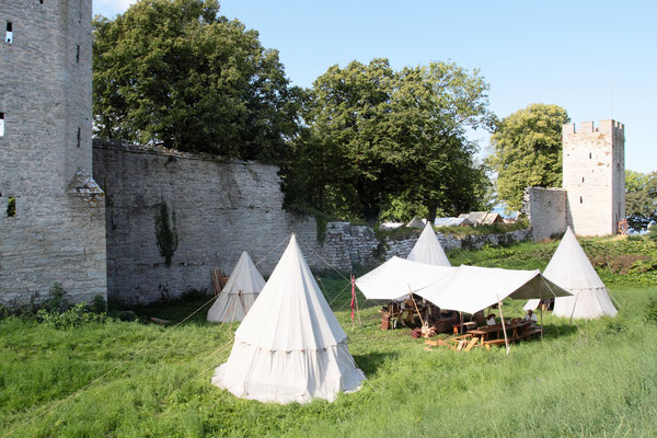 "Belagerungszelte" an der Lübecker Bresche. 1525 griff die Lübecker Flotte in großen Stil die Stadt Visby an und konnte den dänischen Burgherren vertreiben. Gotland wurde daraufhin schwedisch. Die ehemalige Festung Visborg wurde dabei zerstört.