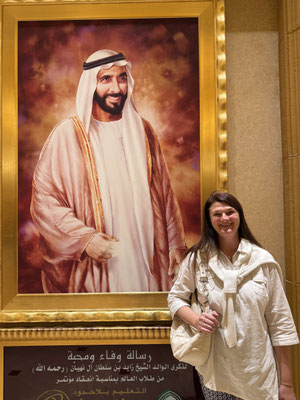 Es gehört der Herrscherfamilie in Abu Dhabi und wurde im Jahr 2005 nach 4-jähriger Bauzeit eröffnet. Mit einer Größe von 80 ha und 3 Millarden US$ Baukosten zählt es zu einem der teuersten Hotels der Welt.