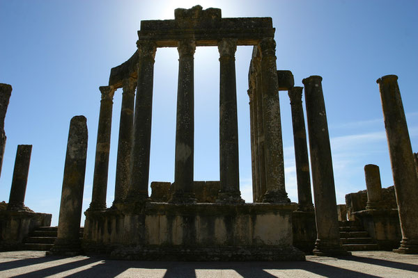 Dougga: Die römischen Ruinen von Dougga gelten als die spektakulärsten und am besten erhaltenen ihrer Art in ganz Tunesien.