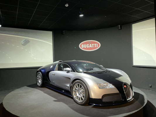 Eine besondere Hommage geht an den Bugatti Veyron, der mit einer Spitzengeschwindigkeit von 400 km/h in nur 10 sec. zum Stehen kommt, ein sensationelle Leistung.