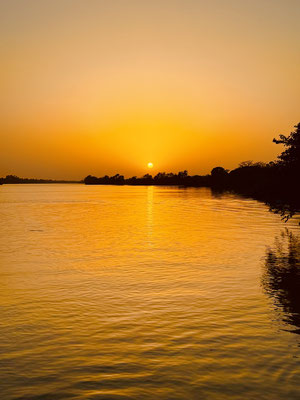 Ein besonders schönes Schauspiel sind die Sonnenuntergänge am Fluss.