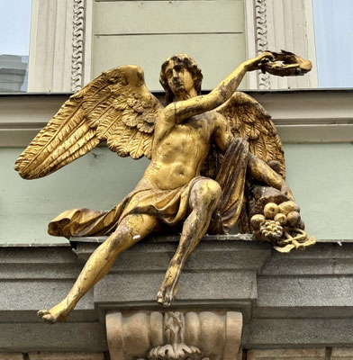 Da es in Prag vor 1770 keine Hausnummern gab, trugen die Häuser oft allegorische Symbole, von denen man heute die Bedeutung oft nicht kennt.