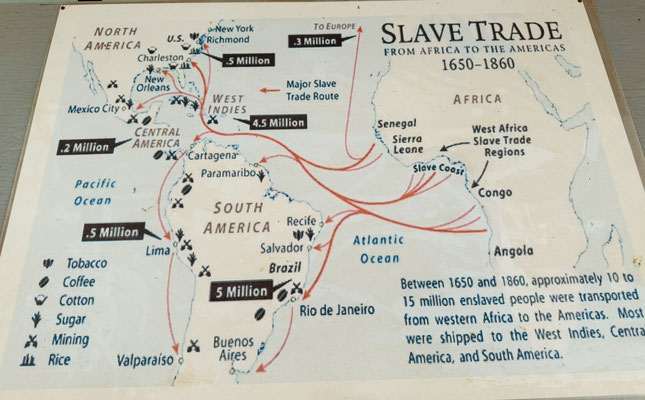Gambias Geschichte ist untrennbar mit dem Sklavenhandel verknüpft. Mitte des 15.Jahrhunderts begannen die Portugiesen die Küsten Westafrikas abzufahren um nach Gold zu suchen. Einträglicher war aber der Handel mit Sklaven.