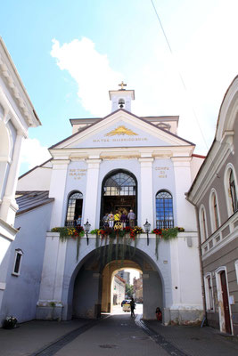 Das Tor der Morgenröte als einziges erhaltenes Stadttor im Stil der Renaissance erbaut, bot einst den Zugang zur Stadt.