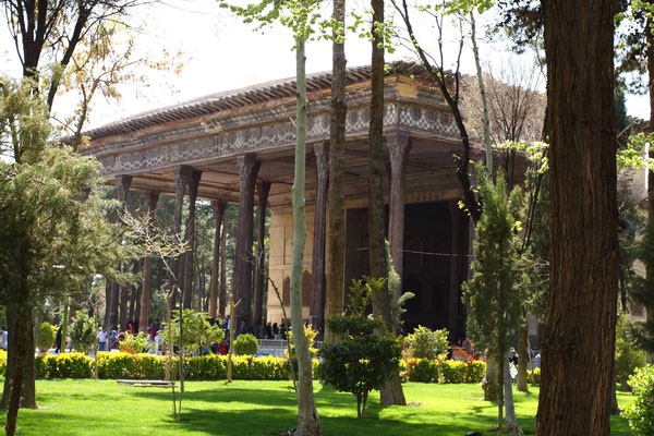 Dieser Palast mit dem großen Garten war Teil der safawidischen Palastanlage, die sich weit durch das historische Areal erstreckt, erbaut um 1590