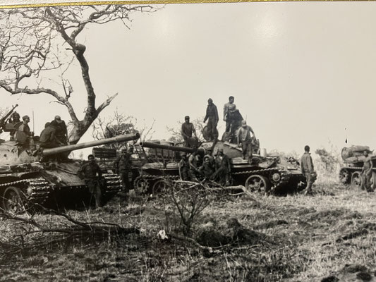 Zudem Südafrika 1966 einen Befehl der Vereinten Nationen, einen Rückzug aus dem Treuhandgebiet vorzunehmen,  abgelehnt hatte , wandte sich die SWAPO dem bewaffneten Kampf zu.