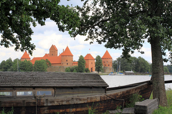 Sie zählt zu den Hauptsehenswürdigkeiten Litauens zumal sie die einzige erhaltene Wasserburg Europas darstellt.
