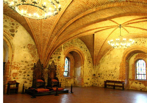 Im Inneren der Burg spielt die Schlacht von Tannenberg eine zentrale Rolle.