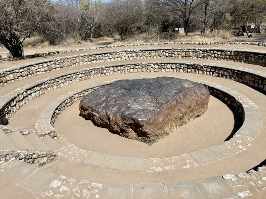 Der Hoba-Meteorit - In der Nähe des Städtchens Grootfontein fiel vor rund 80.000 Jahren eines der größten Rätsel des Landes vom Himmel.