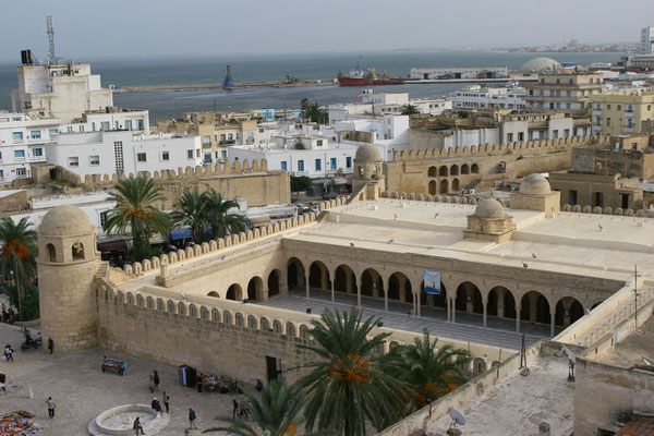 Blick auf die Große Moschee vom Ribatturm