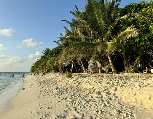 Die Insel ist etwa einen Kilometer lang und 260 Meter breit und ist in weniger als einer Stunde zu Fuß umrundet. 
