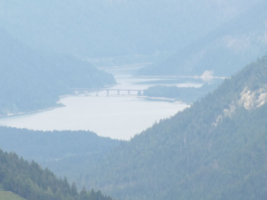 Lakaiensteig, Blick zum Sylvenstein-Stausee