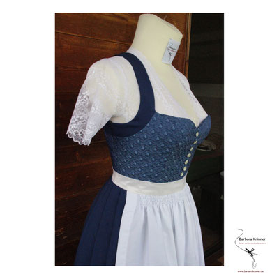 Dirndl mit abgesetzem Träger