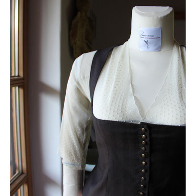 Dirndlbluse aus Spitze