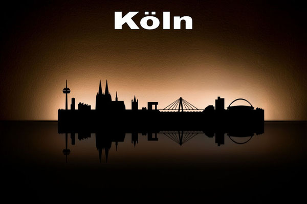 Objekte der Skyline (v.l.n.r.):  Colonius, Mediapark, Museum Ludwig, Dom, Sankt Martin, Kranhaus, Deutzer Brücke, Lufthansa- Zentrale, Lanxess Arena