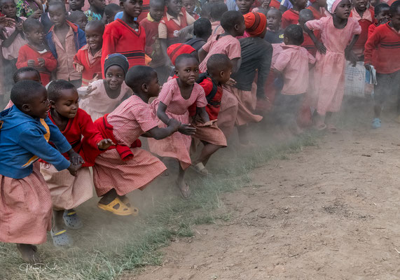 op bezoek bij het schooltje St-Peter's primary School Kisoro